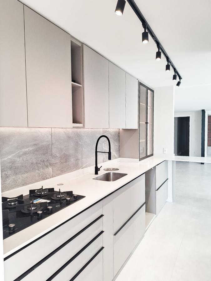 Apartamento para Venda em Itapema / SC no bairro Meia Praia - A5 Negócios Imobiliários