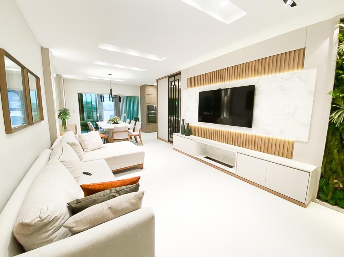 Apartamento para Venda em Itapema / SC no bairro Meia Praia - A5 Negócios Imobiliários