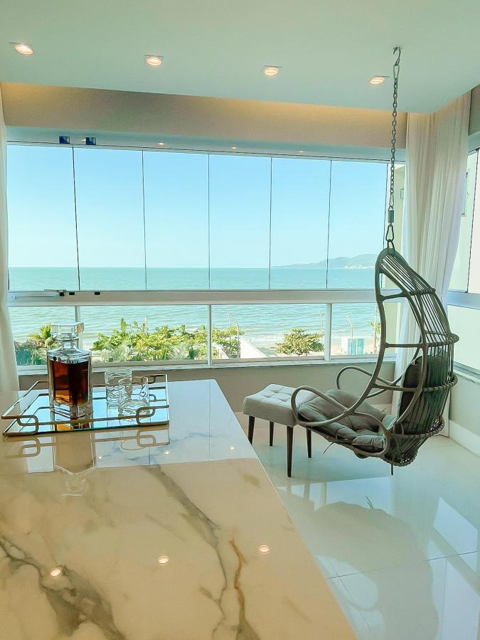 Frente ao Mar para Venda em Itapema / SC no bairro Meia Praia - A5 Negócios Imobiliários