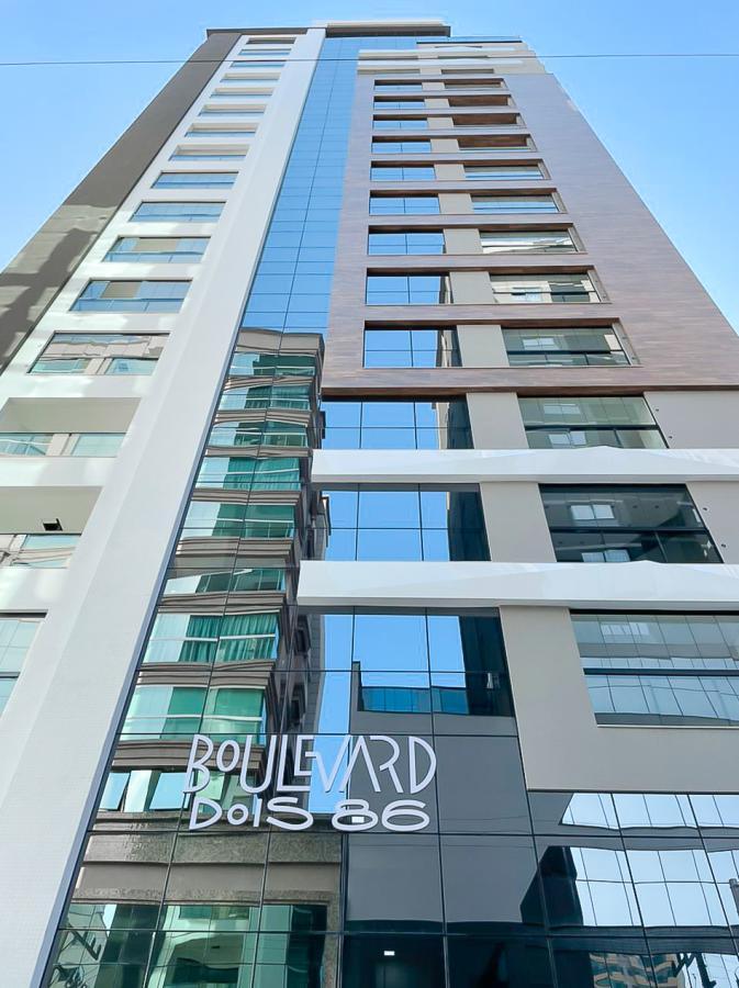 Apartamento para Venda em Itapema / SC no bairro Meia Praia - A5 Negócios Imobiliários