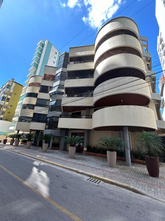 Apartamento para Venda em Itapema / SC no bairro Meia Praia - A5 Negócios Imobiliários