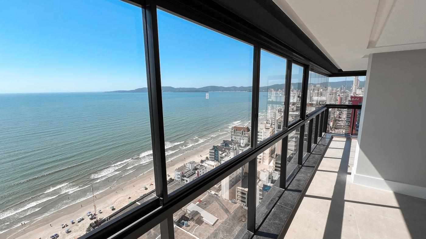 Apartamento para Venda em Itapema / SC no bairro Meia Praia - A5 Negócios Imobiliários