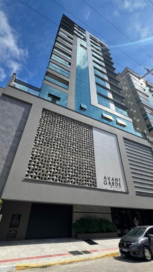 Apartamento para Venda em Itapema / SC no bairro Meia Praia - A5 Negócios Imobiliários