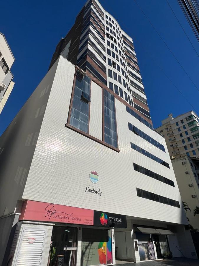 Apartamento para Venda em Itapema / SC no bairro Meia Praia - A5 Negócios Imobiliários