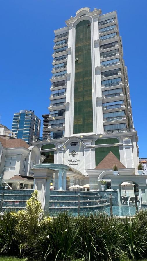 Apartamento para Venda em Itapema / SC no bairro Meia Praia - A5 Negócios Imobiliários