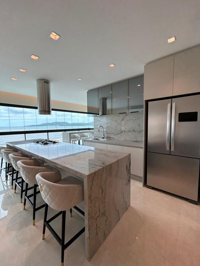 Apartamento para Venda em Itapema / SC no bairro Meia Praia - A5 Negócios Imobiliários