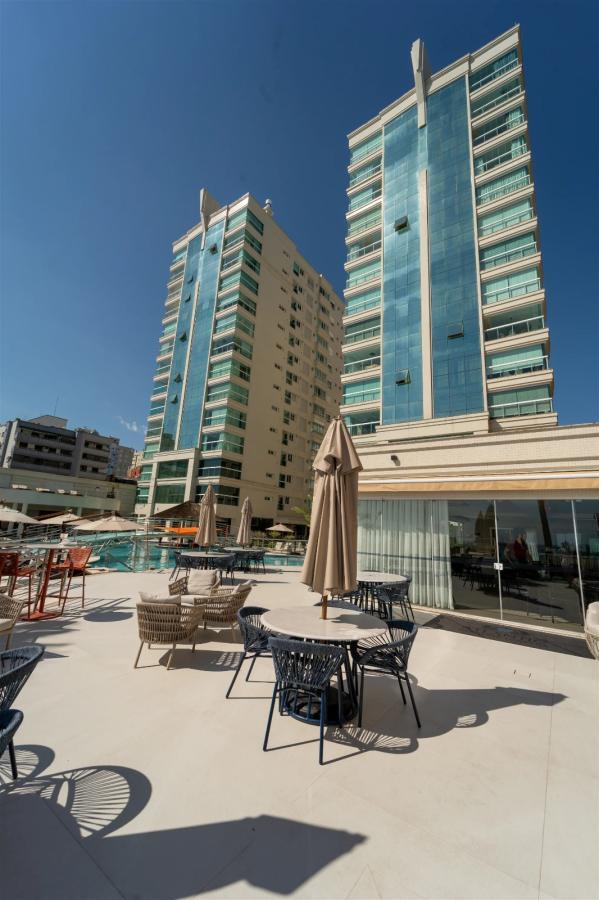 Frente ao Mar para Venda em Itapema / SC no bairro Meia Praia - A5 Negócios Imobiliários