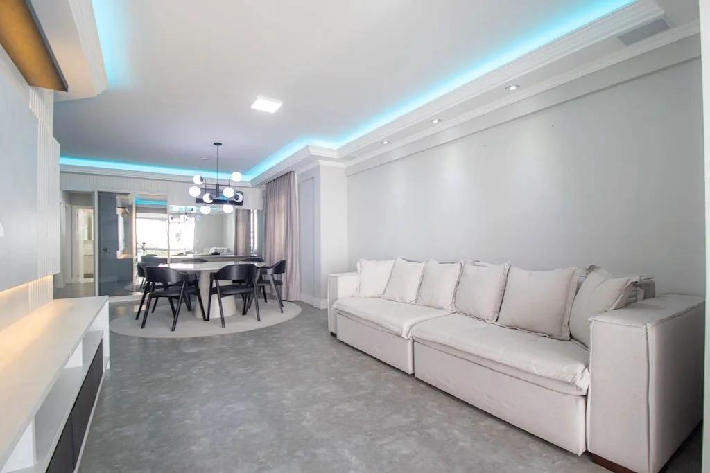 Apartamento para Venda em Itapema / SC no bairro Meia Praia - A5 Negócios Imobiliários