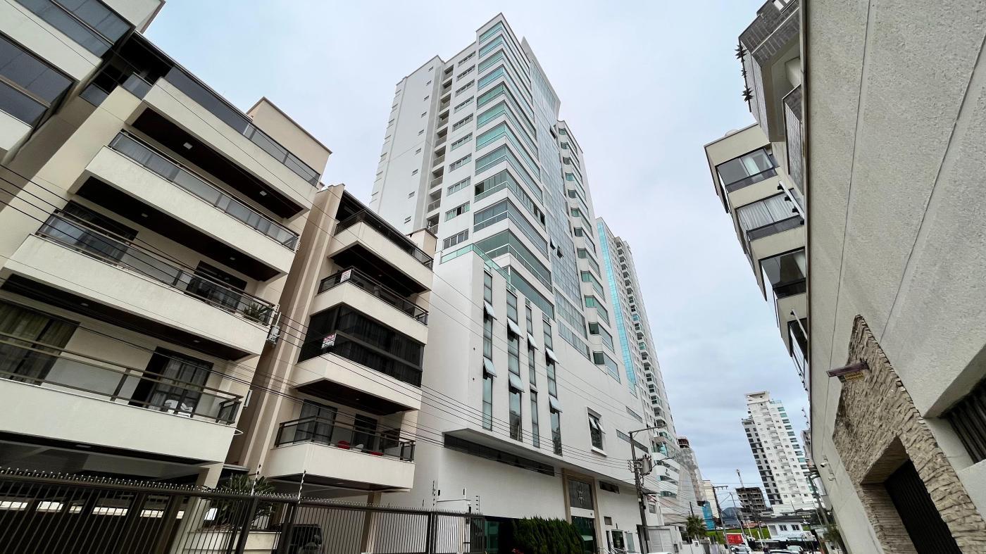 Apartamento para Venda em Itapema / SC no bairro Meia Praia - A5 Negócios Imobiliários