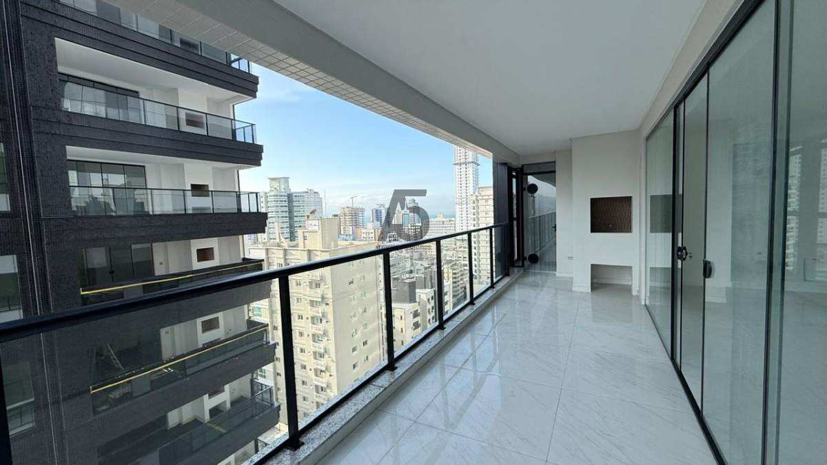 Apartamento à venda, Meia Praia, com 3 quartos, 133m² - A5 Negócios Imobiliários